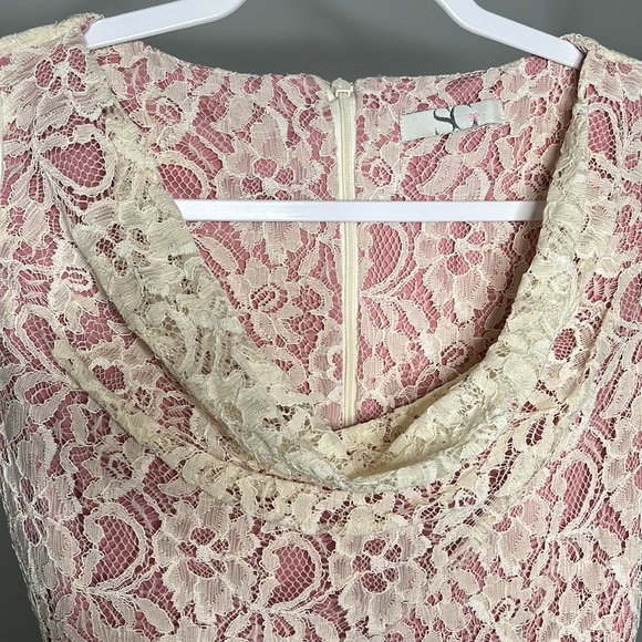 Womens lace dress - Picture 3 of 7